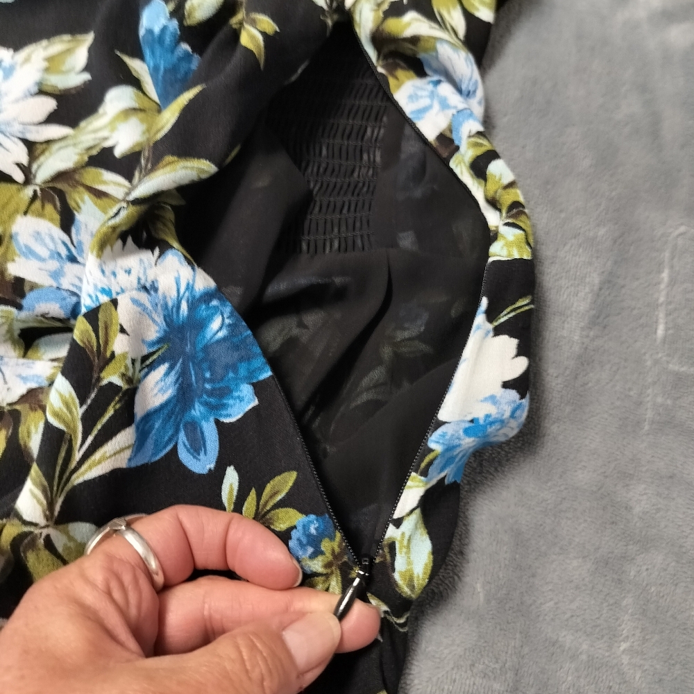 Banana Republic Black Floral‎ Maxi Long Dress Size 6 100% Rayon Cap Sleeves - Picture 11 of 14